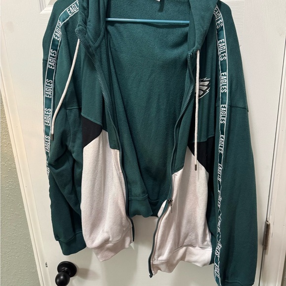 Erin Andrews Philadelphia Eagles Green and White Eagles Zip-Up Hoodie - Picture 1 of 4